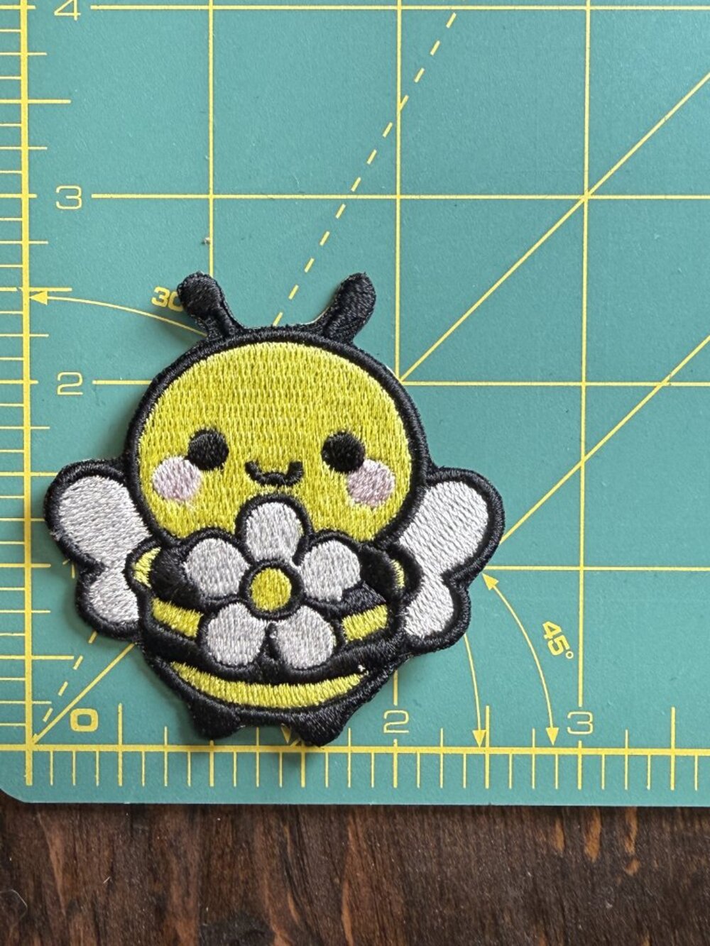 ✨3/$20✨Bumblebee Flower Embroidered Patch - Picture 2 of 3